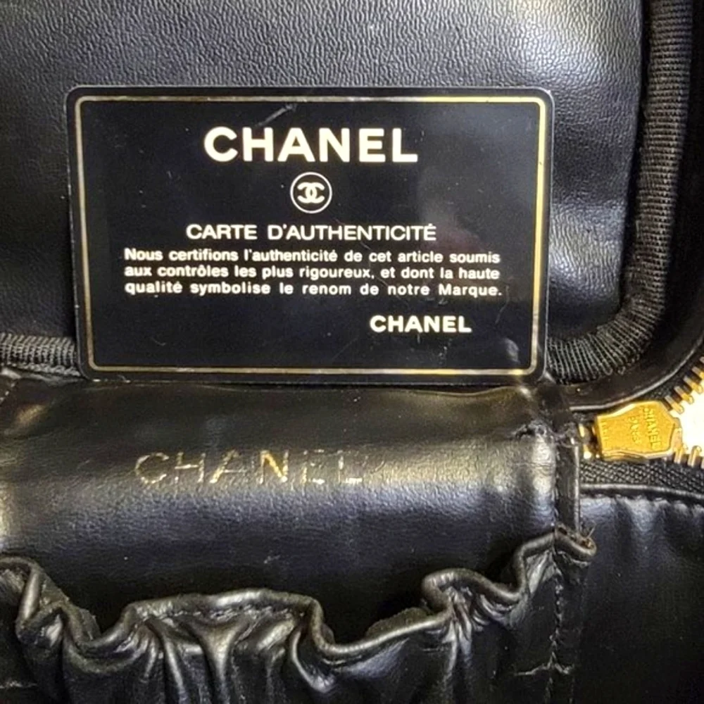 Authentic CHANEL Black Lambskin Leather Vanity Case - Picture 14 of 14